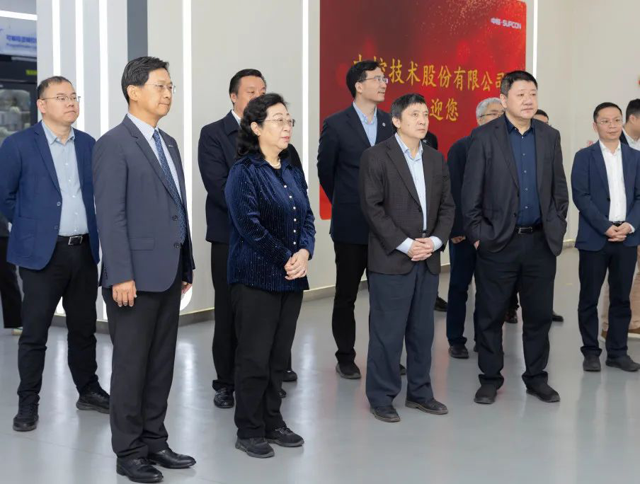 闫傲霜一行调研中控技术