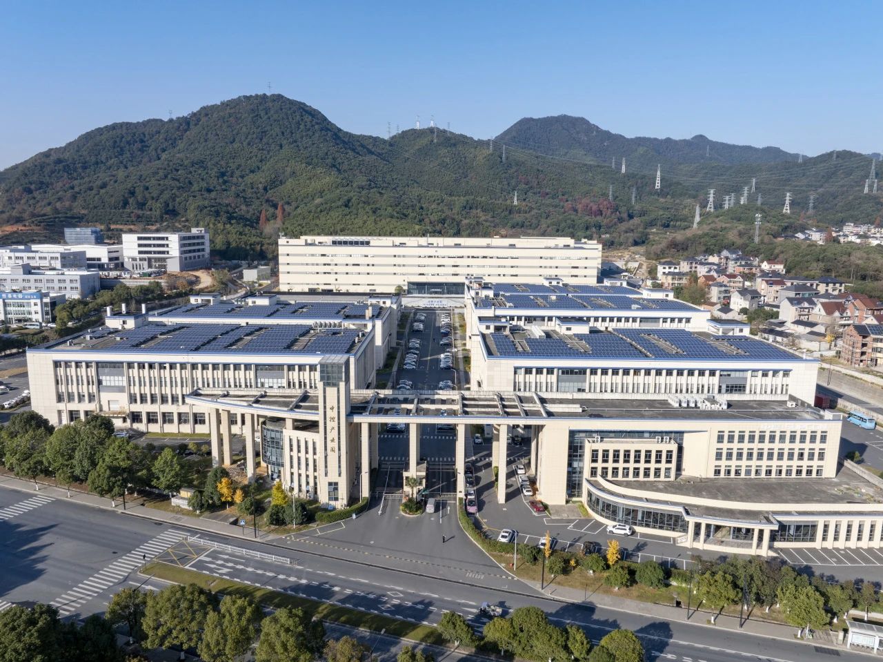 权威认定！中控技术成功入选工信部首批“卓越级智能工厂”及“实数融合典型案例”名单