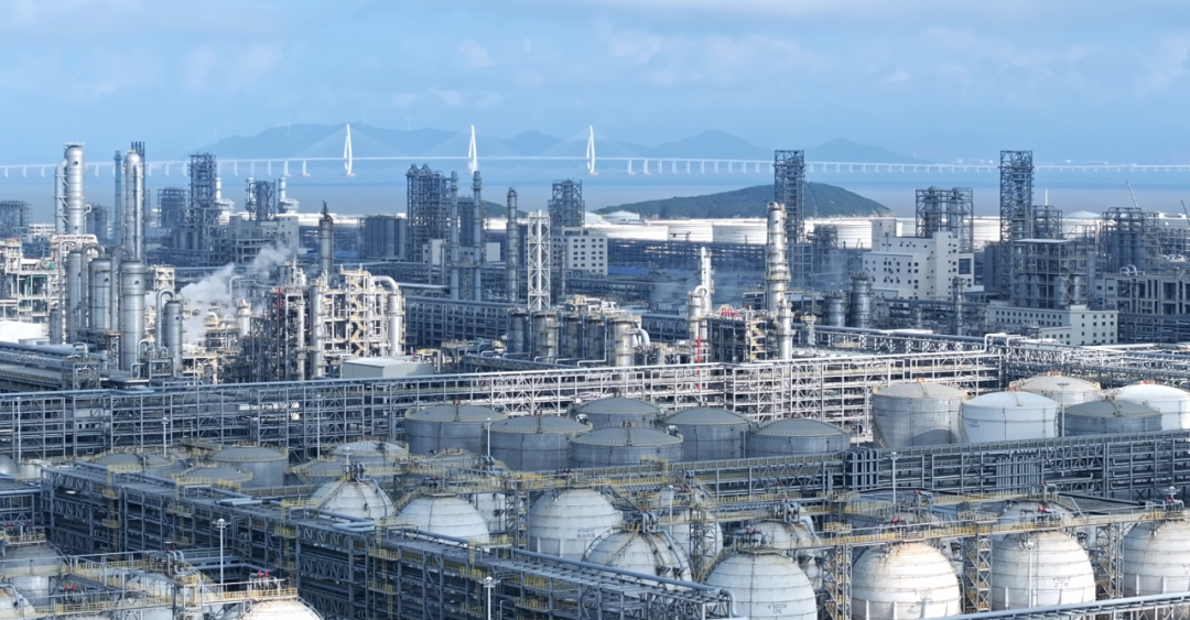 灯塔之光（第一期） | 从诺奖看中国工业发展：中控技术携手浙石化打造全球最大炼化一体化智能项目